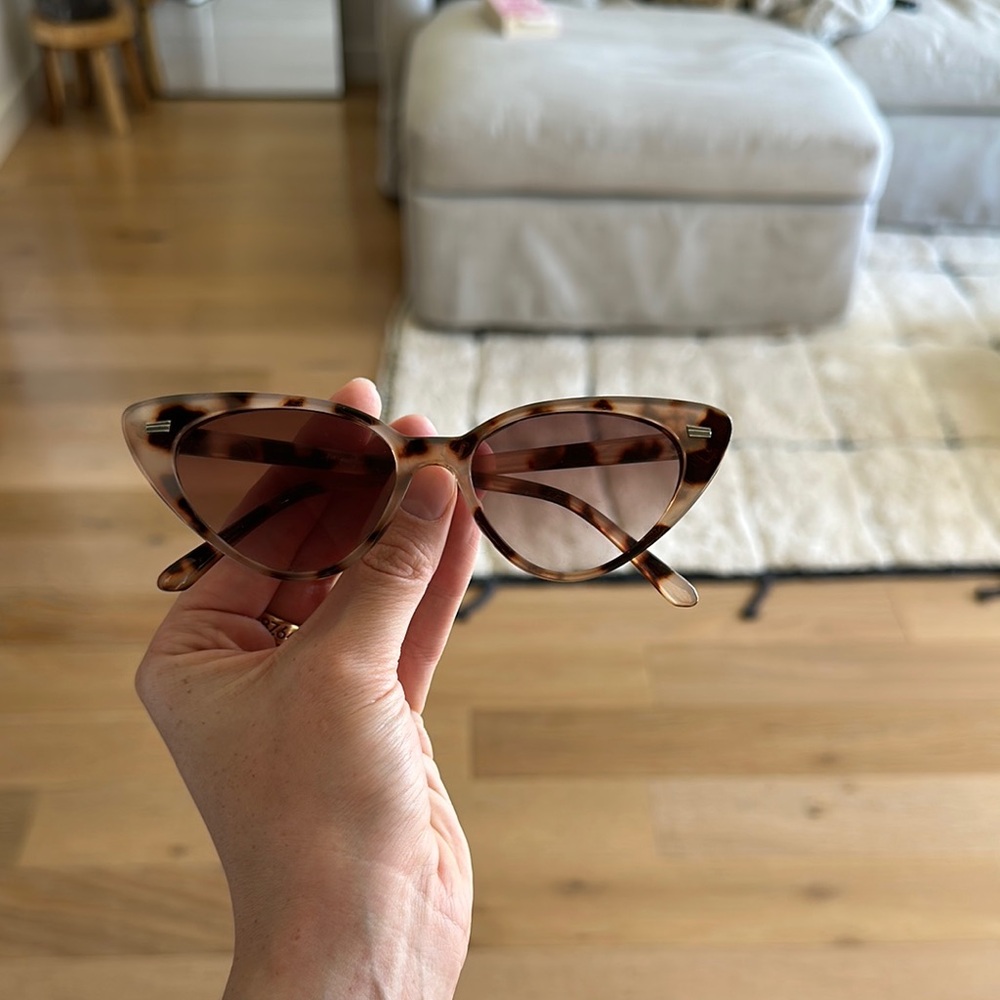 Free People Tortoiseshell Cat Eye Sunglasses - Brown Lenses